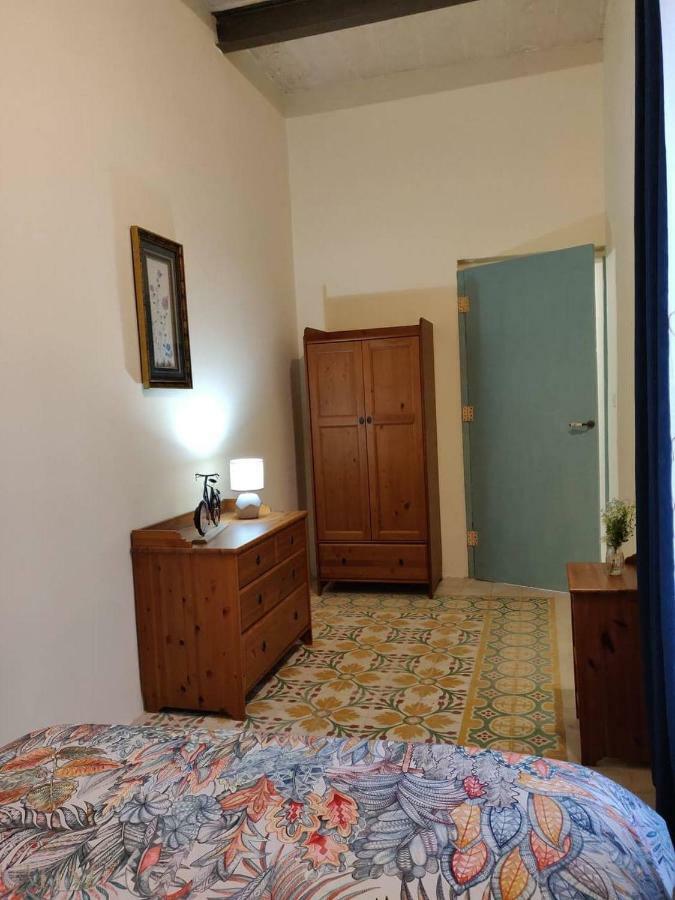 Rons Town House Apartment Tarxien Bagian luar foto