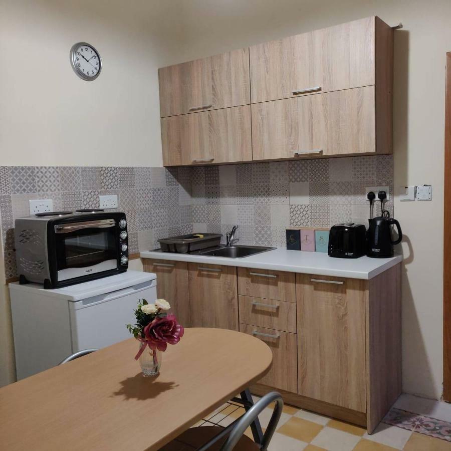 Rons Town House Apartment Tarxien Bagian luar foto