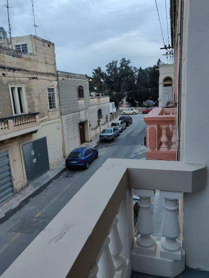 Rons Town House Apartment Tarxien Bagian luar foto