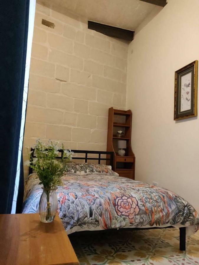 Rons Town House Apartment Tarxien Bagian luar foto