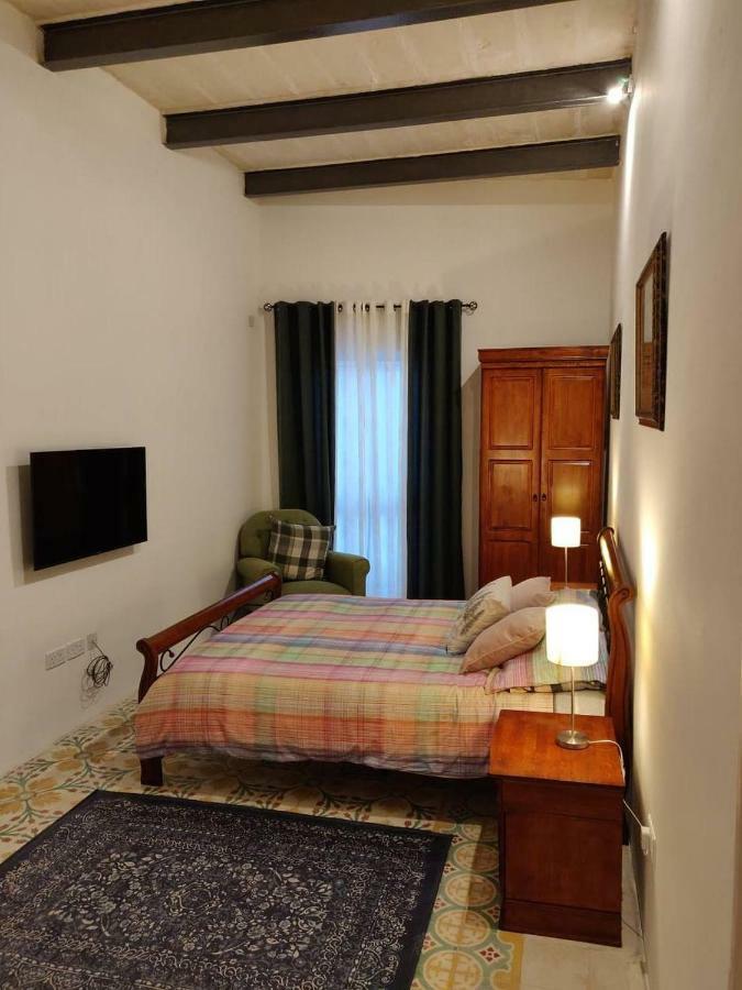 Rons Town House Apartment Tarxien Bagian luar foto